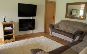 Lounge with 42″ LCD TV and Free WiFi